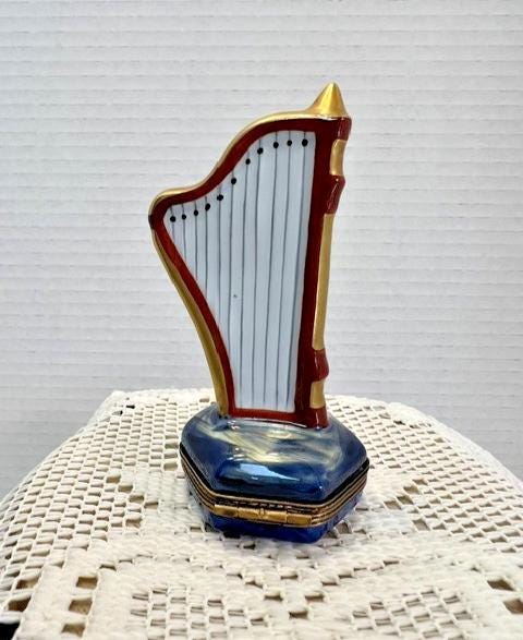 Limoges france harp porcelain trinket box, peint main