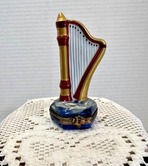 Limoges france harp porcelain trinket box, peint main