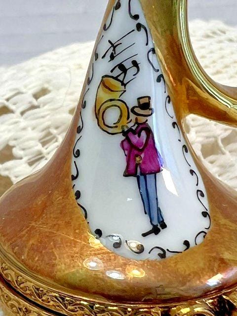Limoges france gold french horn porcelain trinket box, peint main