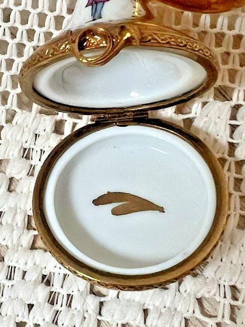 Limoges france gold french horn porcelain trinket box, peint main