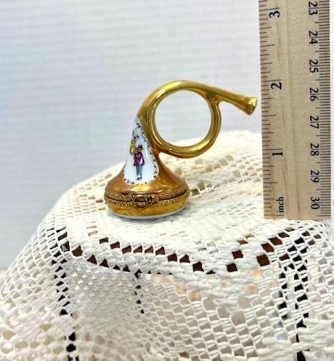 Limoges france gold french horn porcelain trinket box, peint main