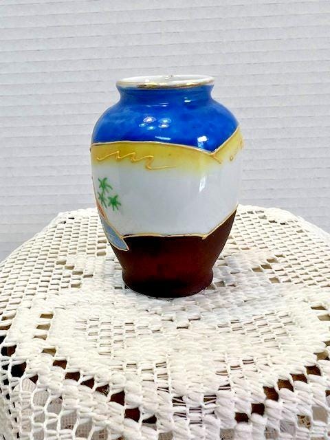 Japanese satsuma style miniature vase, dating to the "occupied japan" era