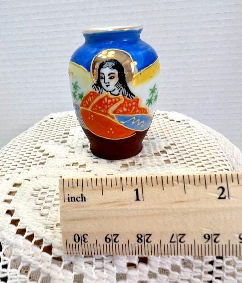 Japanese satsuma style miniature vase, dating to the "occupied japan" era