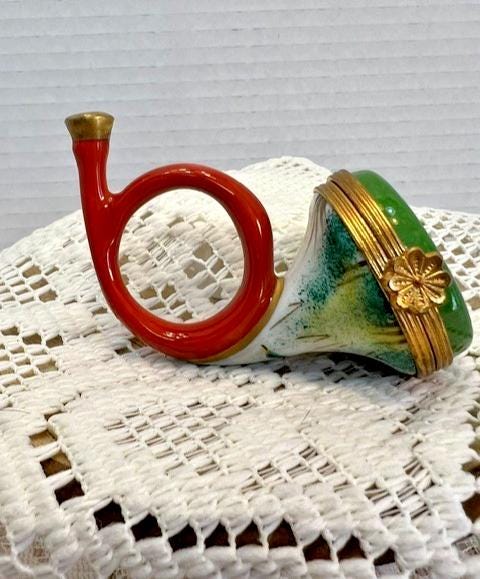 Limoges france waterfowl french horn porcelain trinket box, peint main