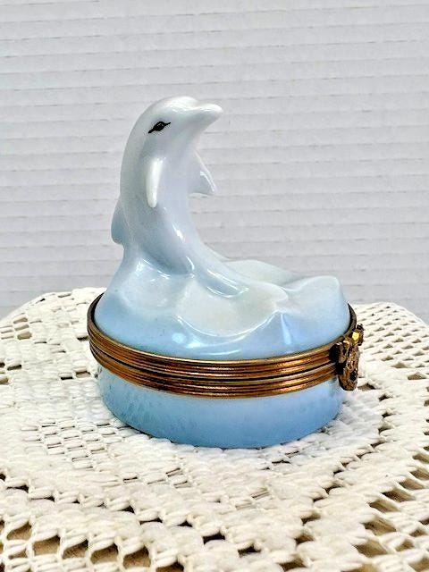 Limoges playful dolphin porcelain trinket box, peint main (retired)