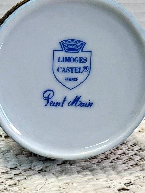 Limoges playful dolphin porcelain trinket box, peint main (retired)