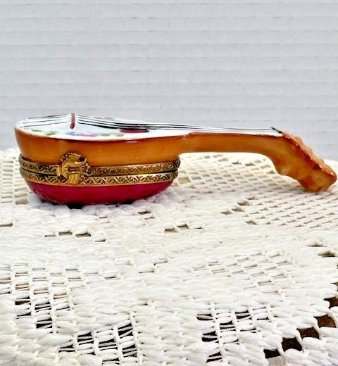 Limoges france mandolin porcelain trinket box, peint main