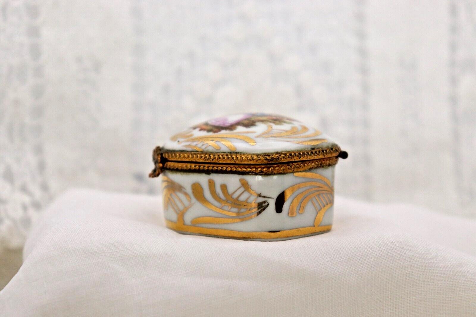 Vintage Limoges France Romantic Couple Trinket Box Hand Painted Porcelain