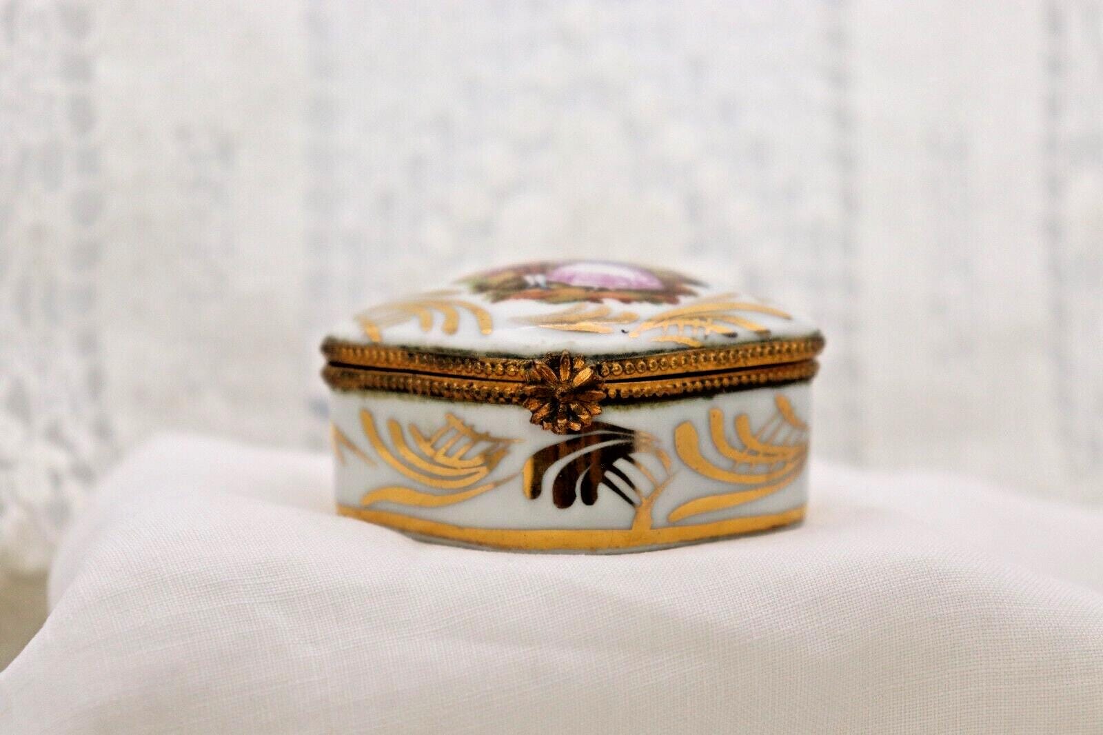 Vintage Limoges France Romantic Couple Trinket Box Hand Painted Porcelain