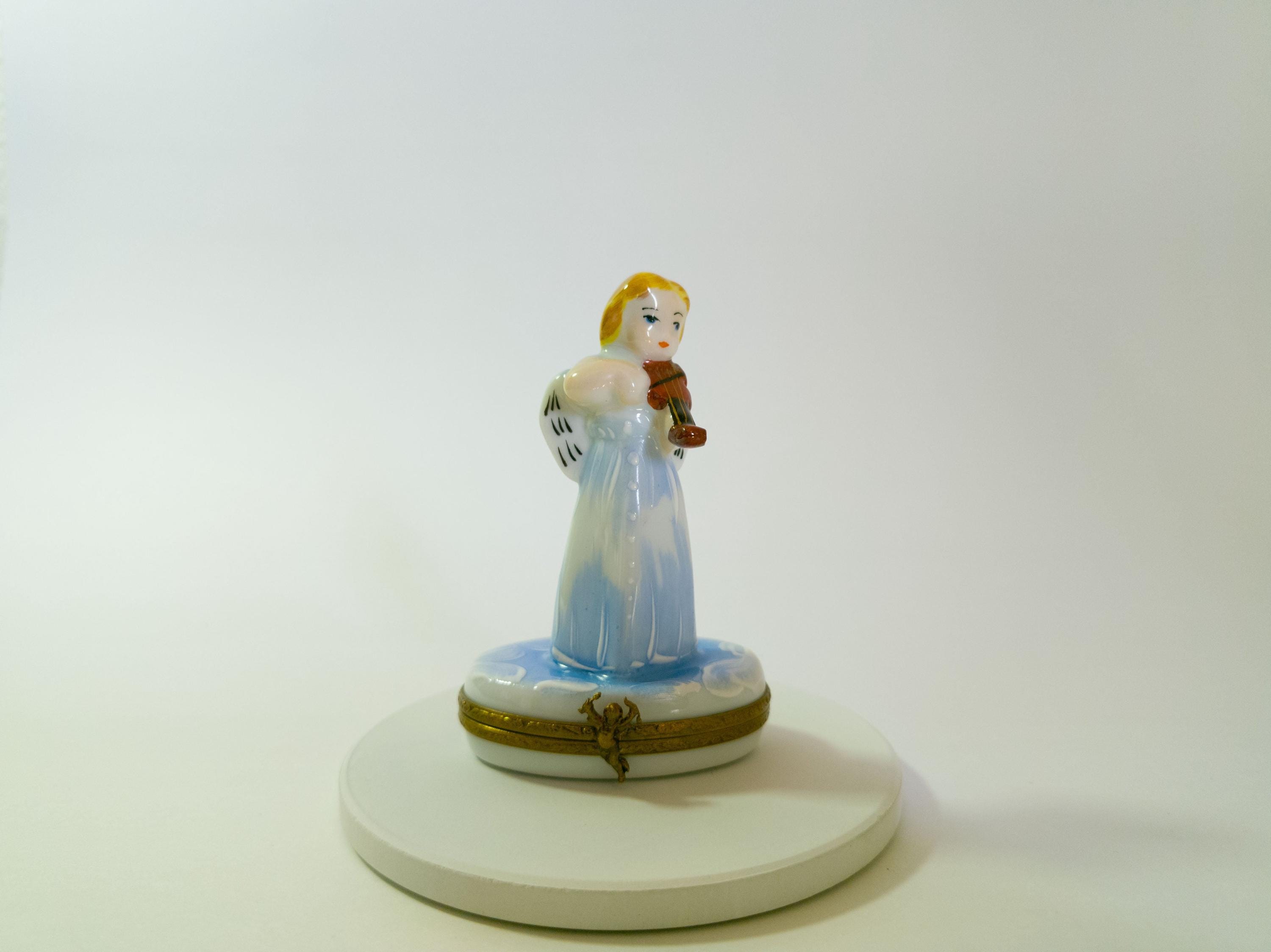 Angel with violin limoges