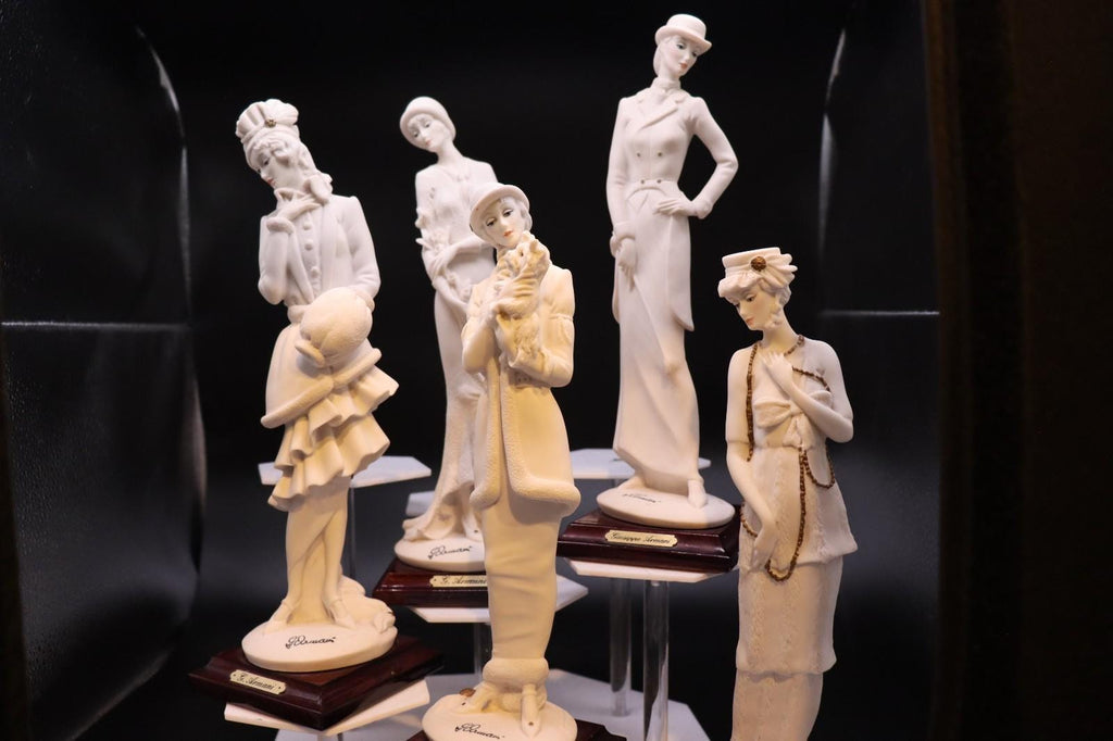 Giuseppe armani figurine: lady with gold necklace, 1987
