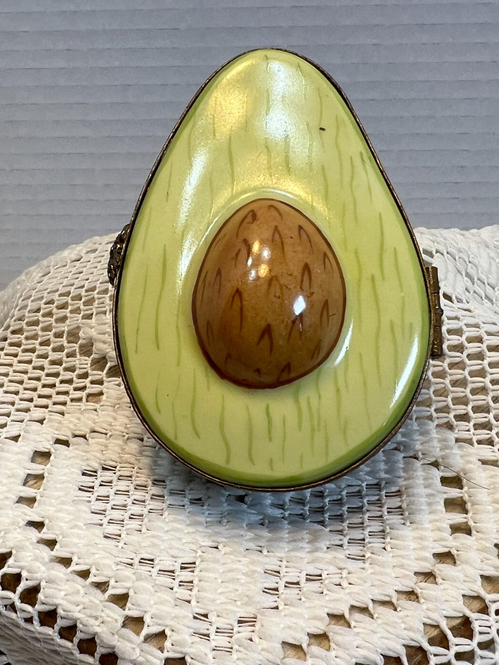 Limoges gorgeous Avocado trinket box - Signed.