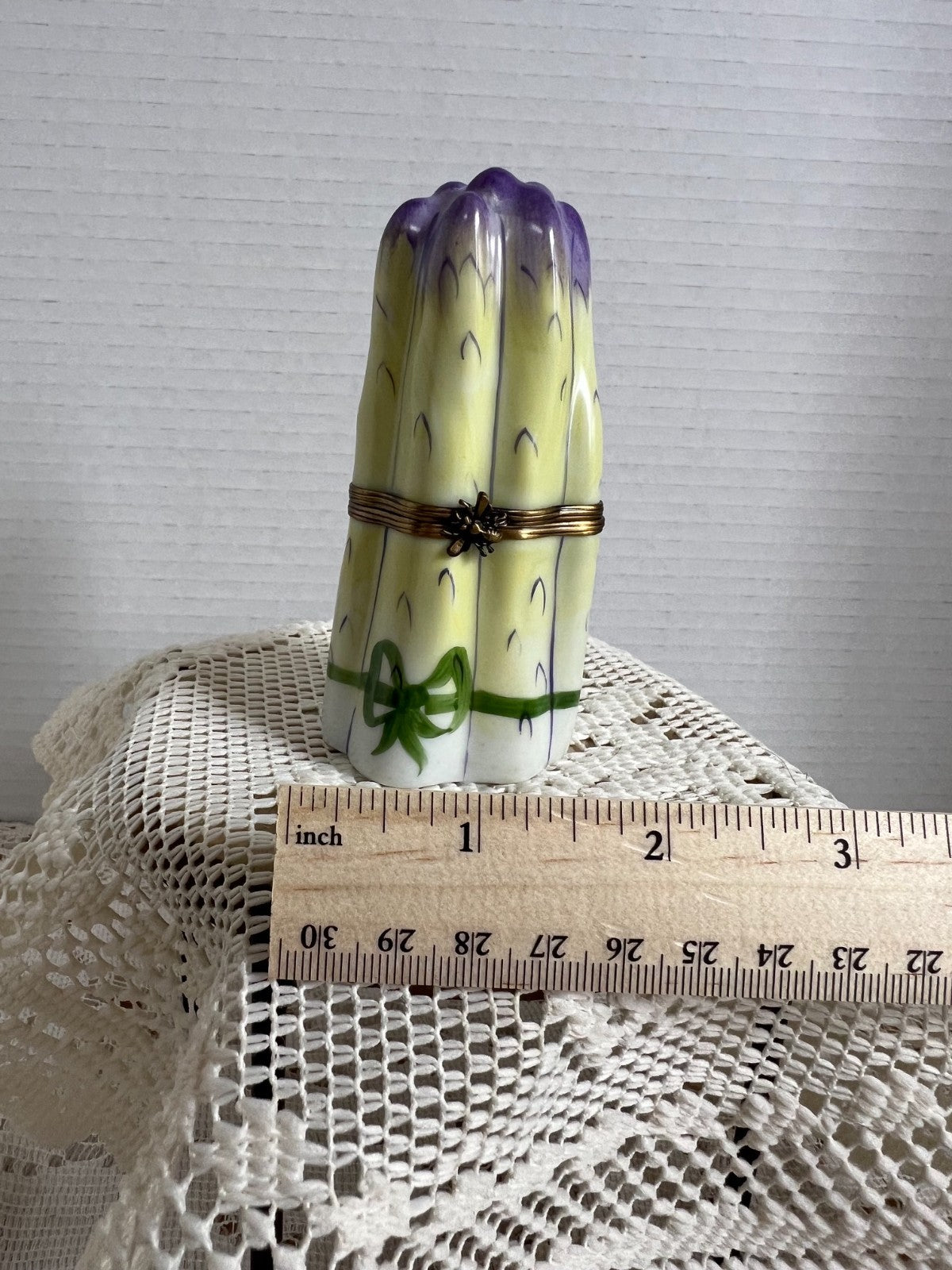 Limoges Big bunch of Asparagus trinket box