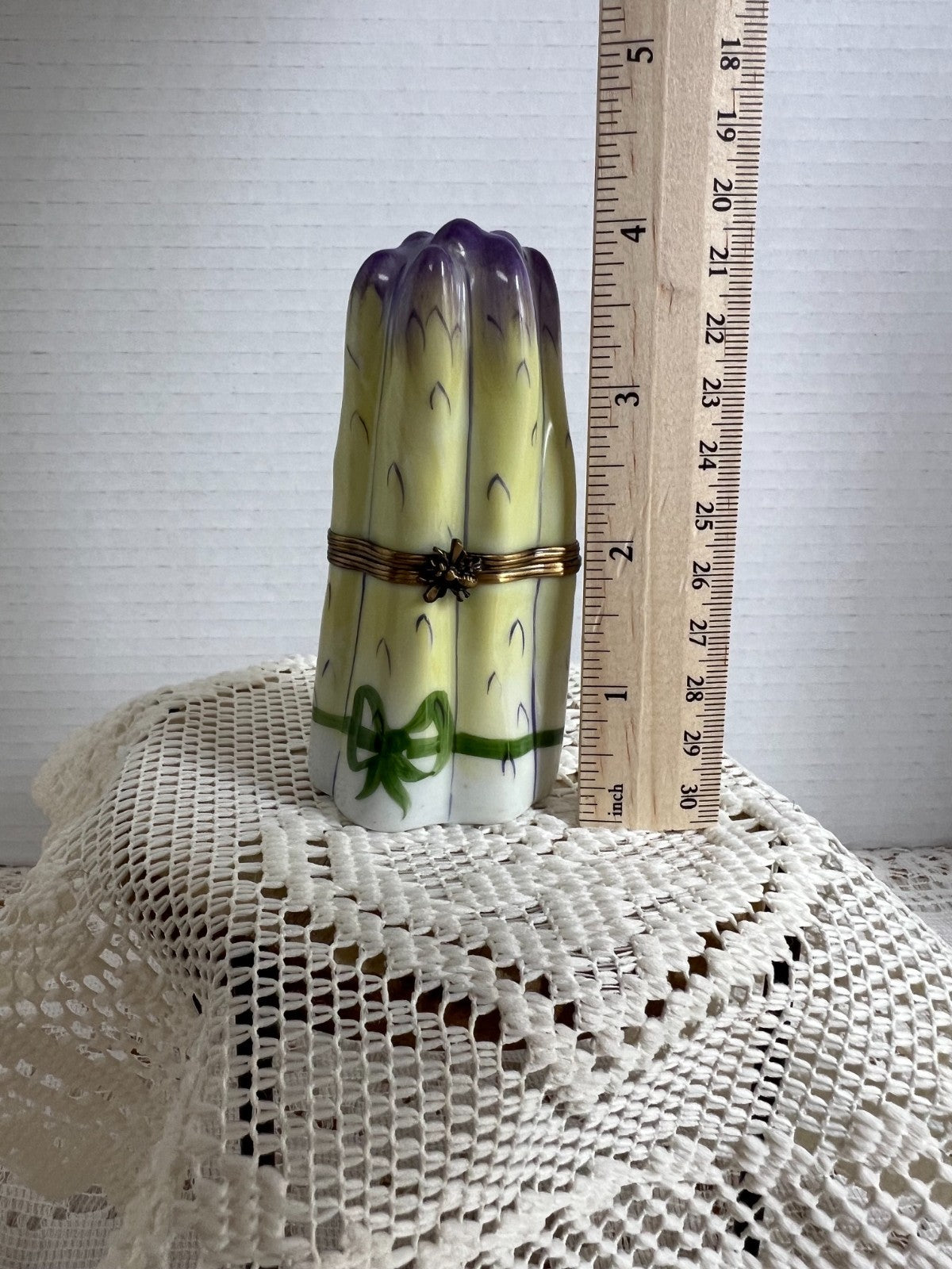 Limoges Big bunch of Asparagus trinket box