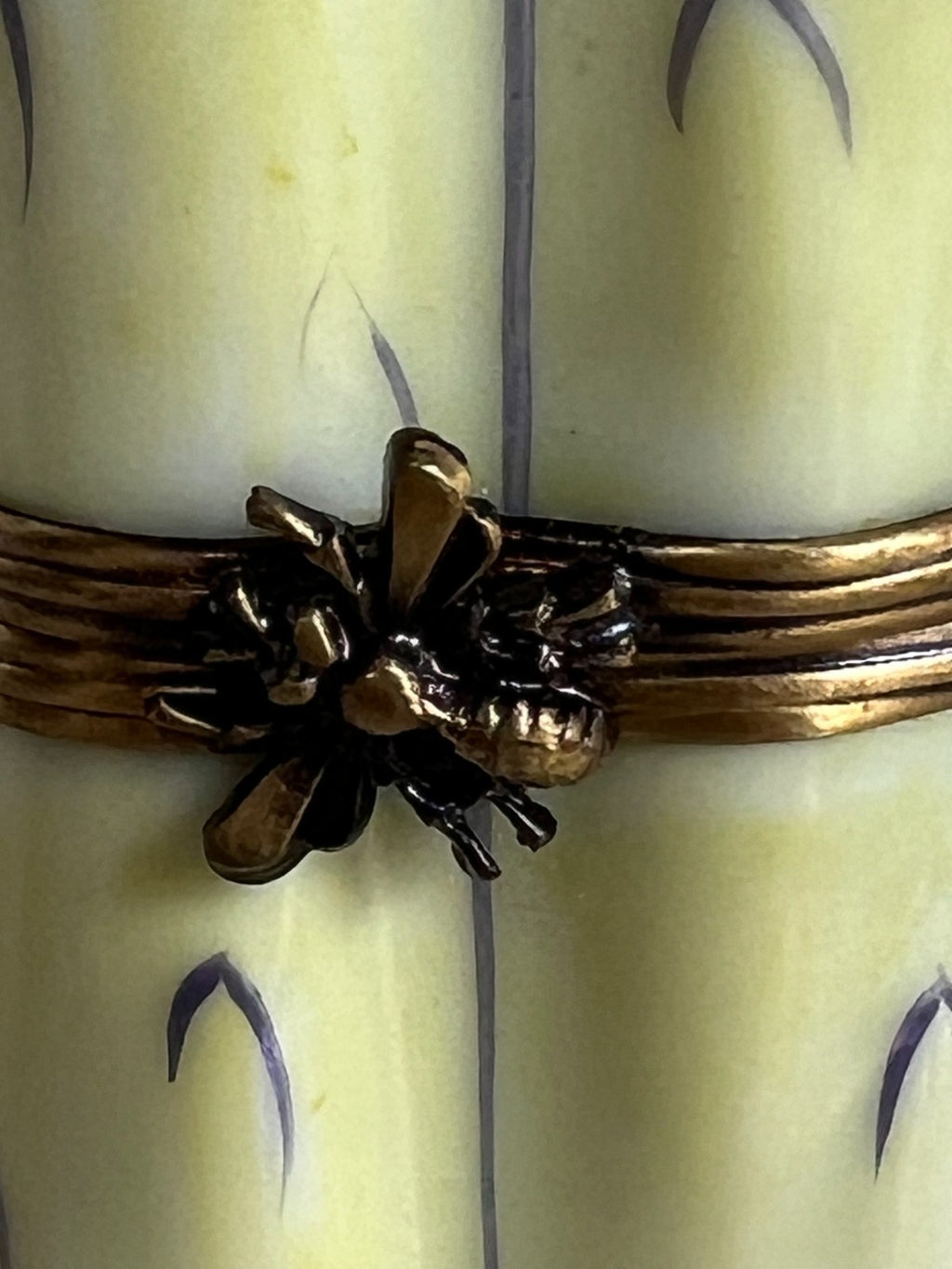 Limoges Big bunch of Asparagus trinket box