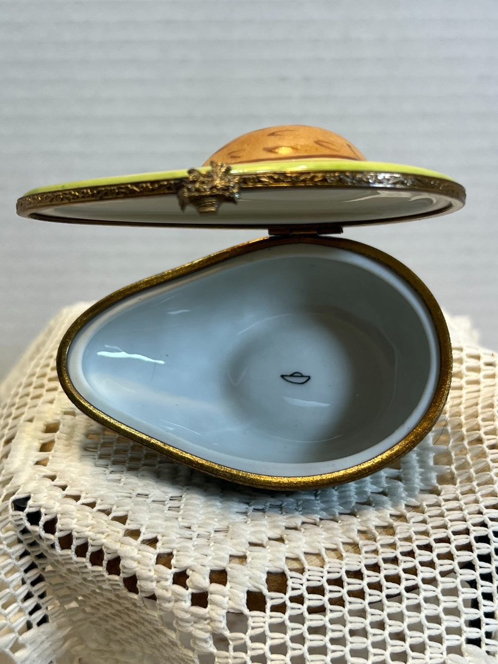 Limoges gorgeous Avocado trinket box - Signed.