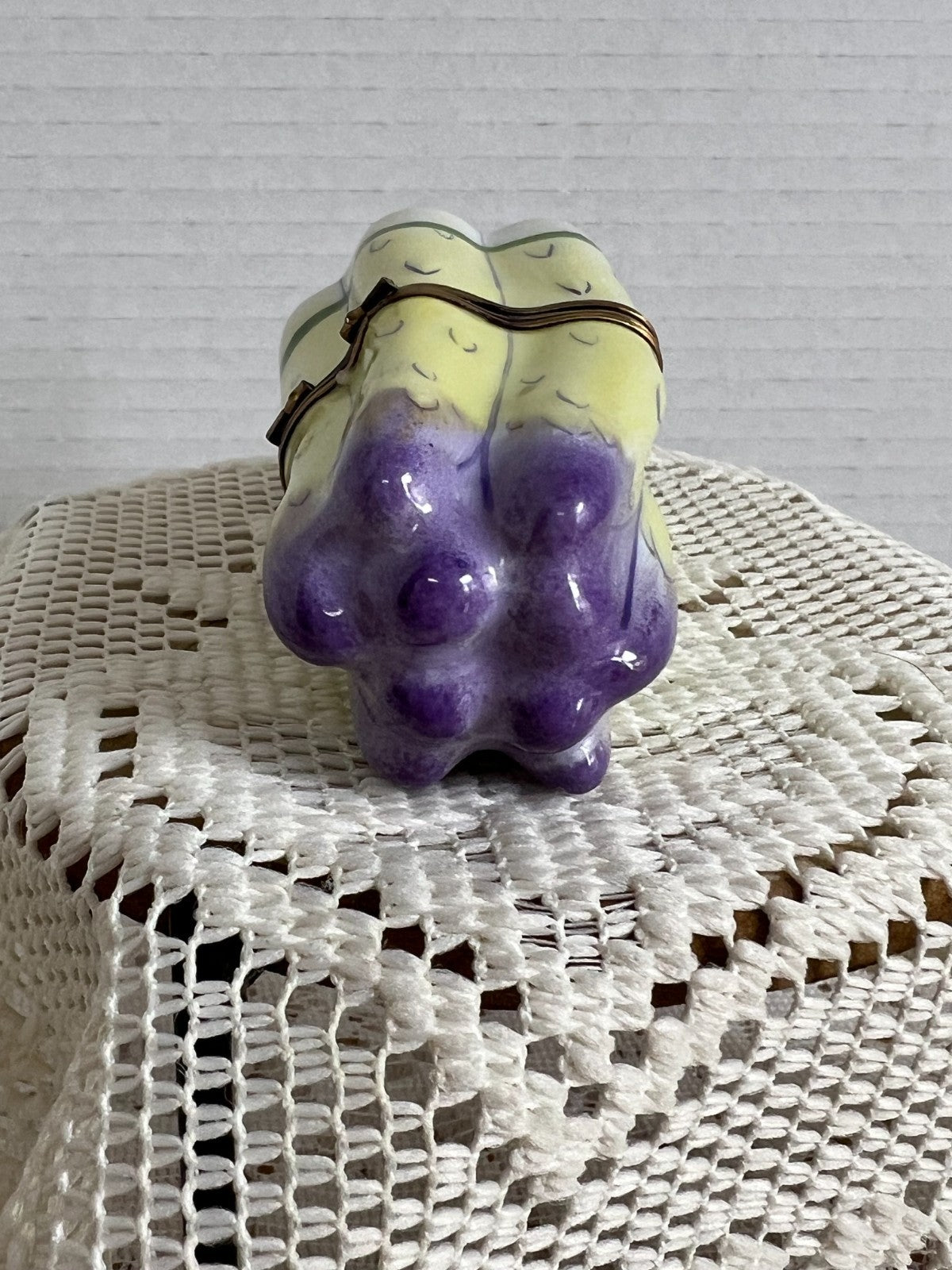 Limoges Big bunch of Asparagus trinket box