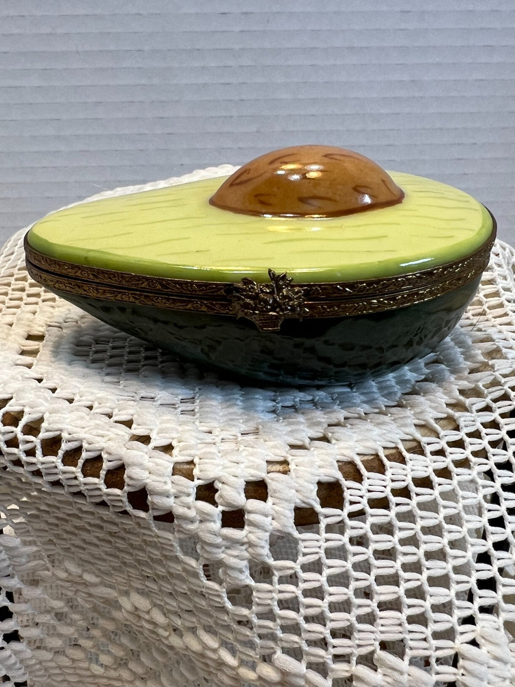 Limoges gorgeous Avocado trinket box - Signed.
