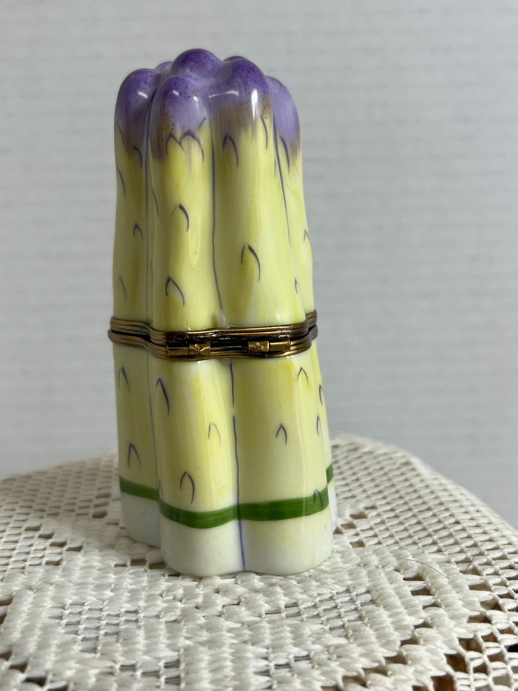 Limoges Big bunch of Asparagus trinket box