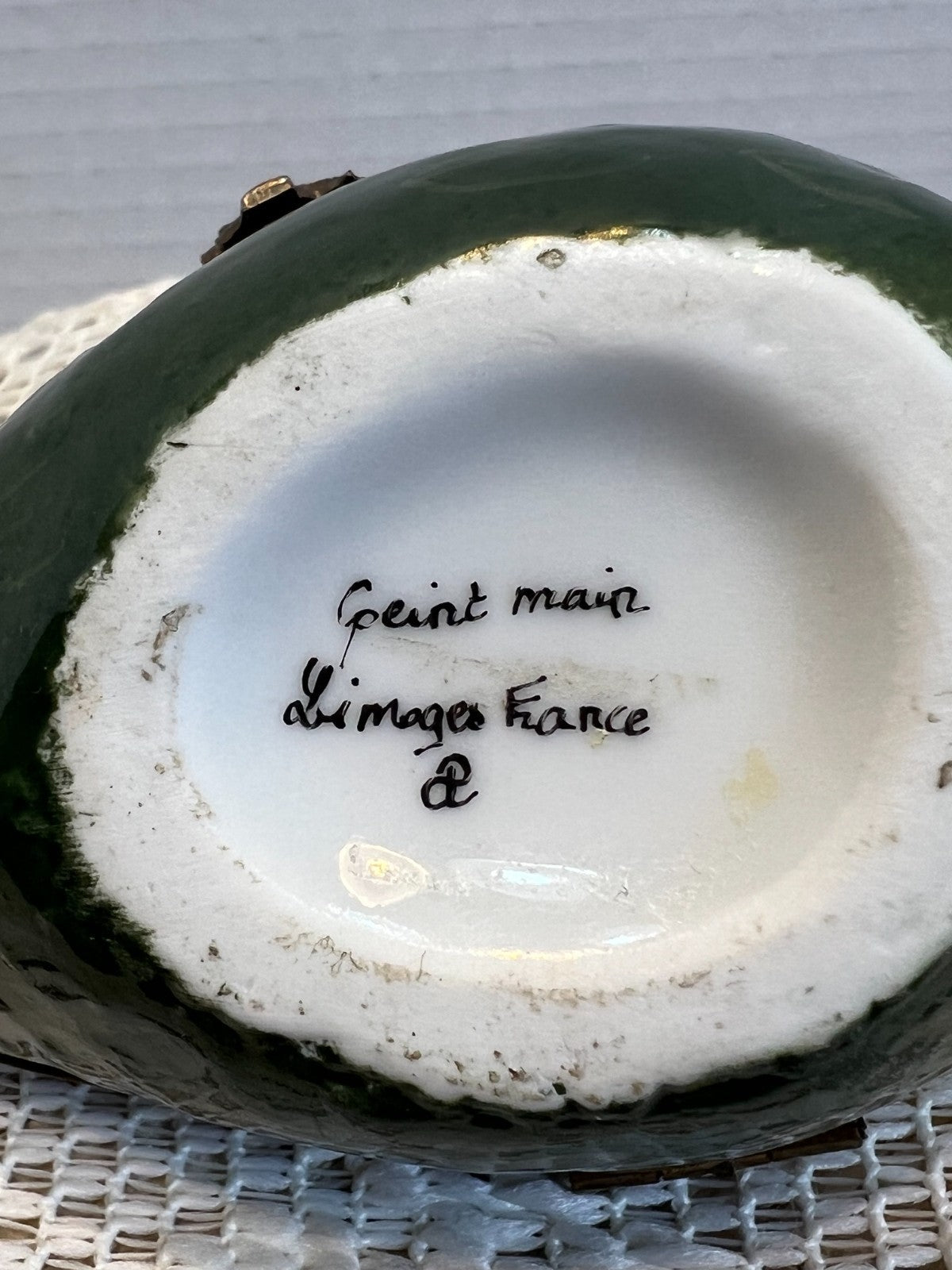 Limoges gorgeous Avocado trinket box - Signed.
