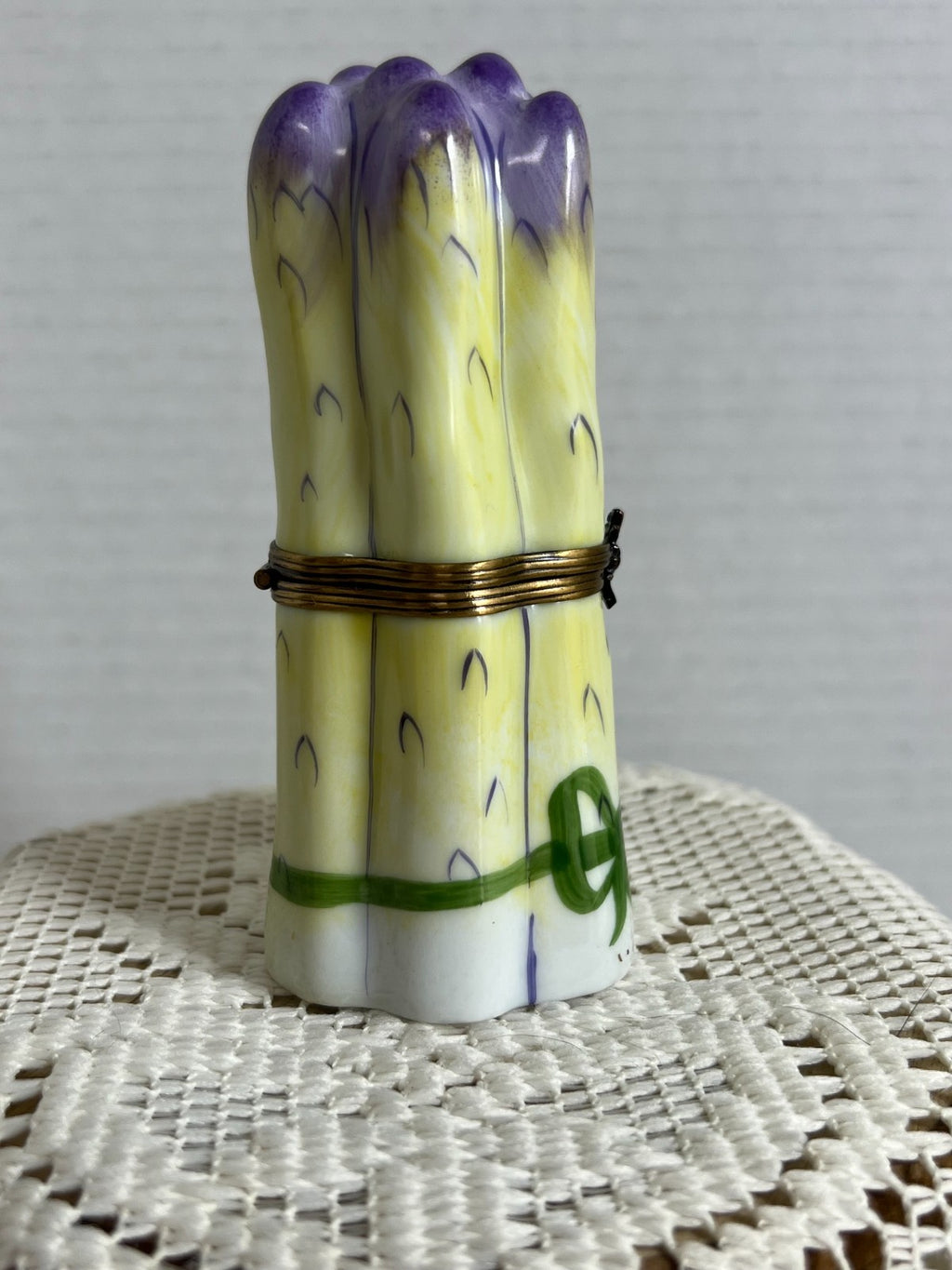 Limoges Big bunch of Asparagus trinket box