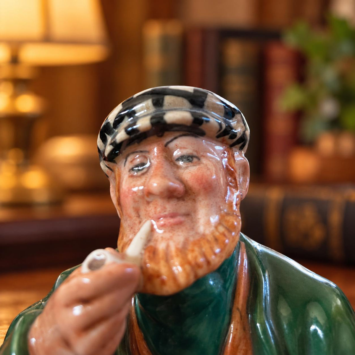 Royal Doulton The Wayfarer HN 2362 porcelain figurine, English character collectible, seated pipe smoker