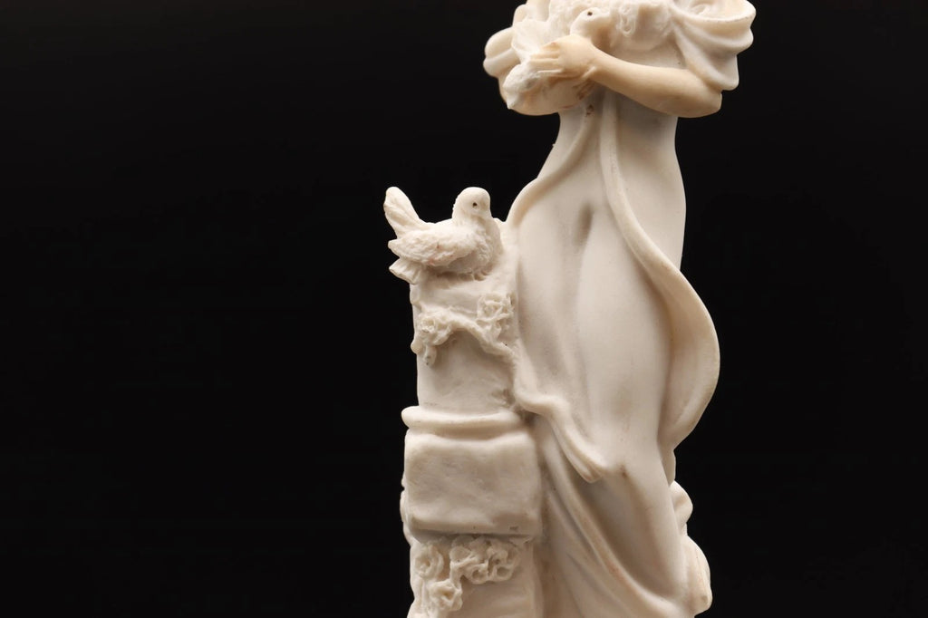 Giuseppe Armani Lady with Doves figurine