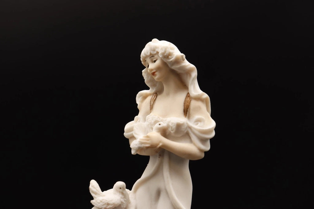 Giuseppe Armani Lady with Doves figurine