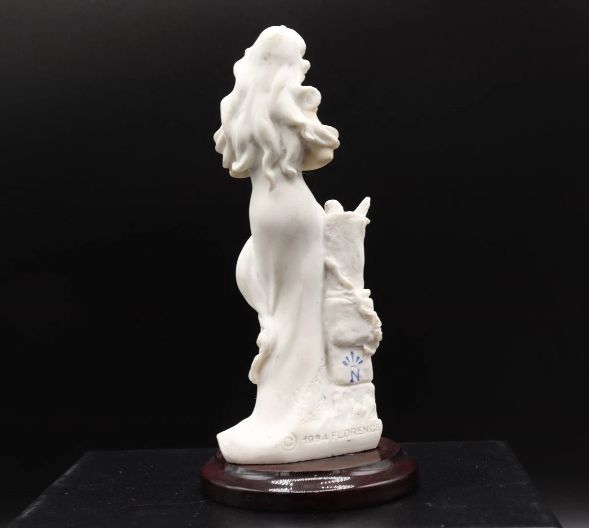Giuseppe Armani Lady with Doves figurine