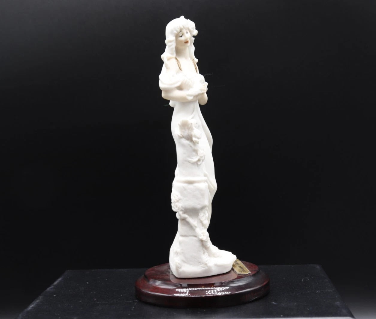 Giuseppe Armani Lady with Doves figurine