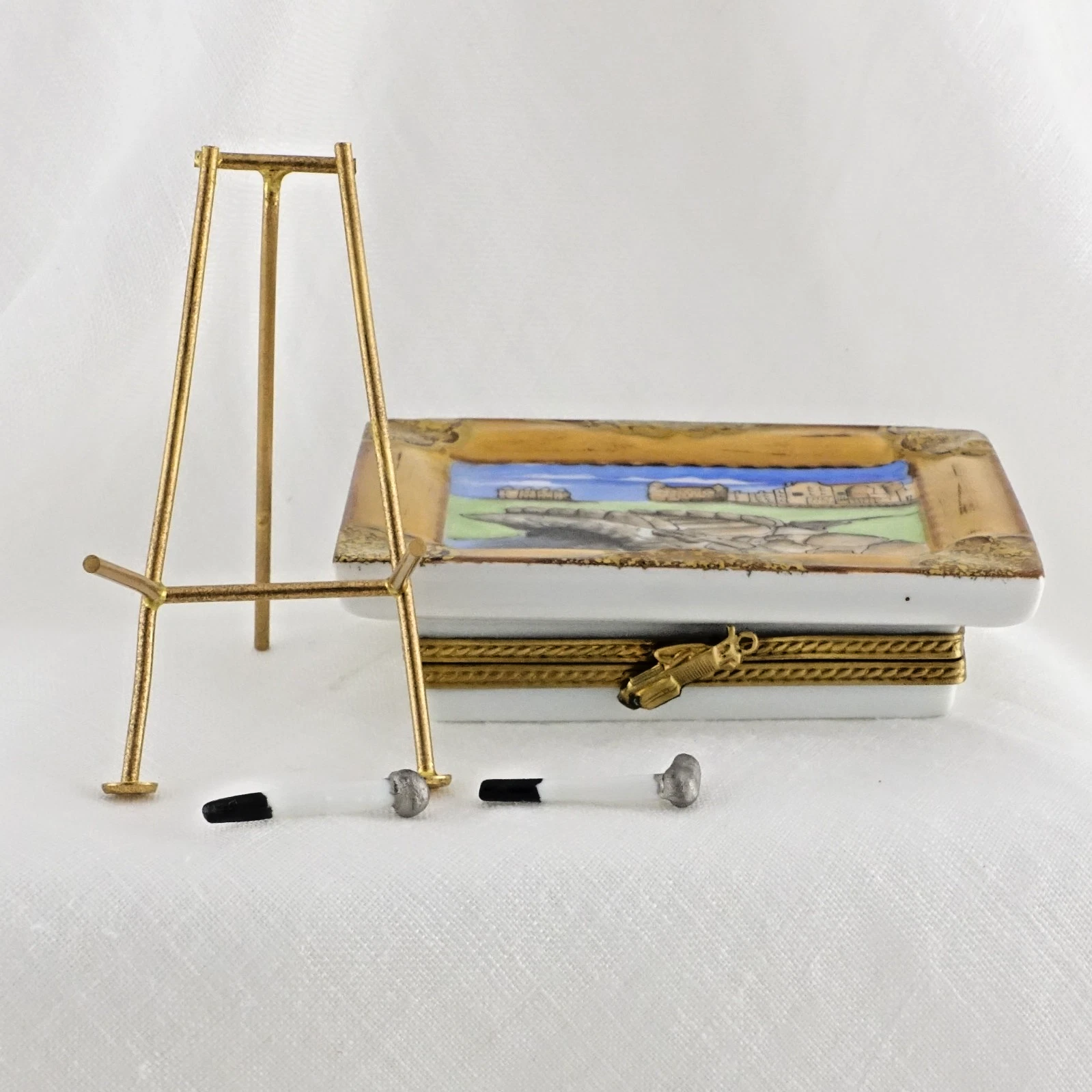 RARE Limoges Trinket Box: 18th Hole Swilcan Bridge, St Andrews with Golf Clubs - LADYBIRD LAUGH