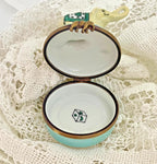 Decorative jewelry box with a lid featuring an elephant on a lace background